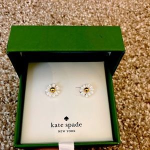 BNWT Kate Spade Daisy Stud Earings